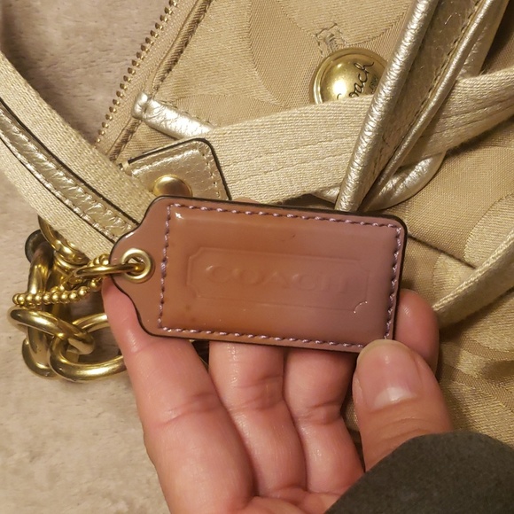 Coach crossbody/ should pursue - Picture 2 of 12